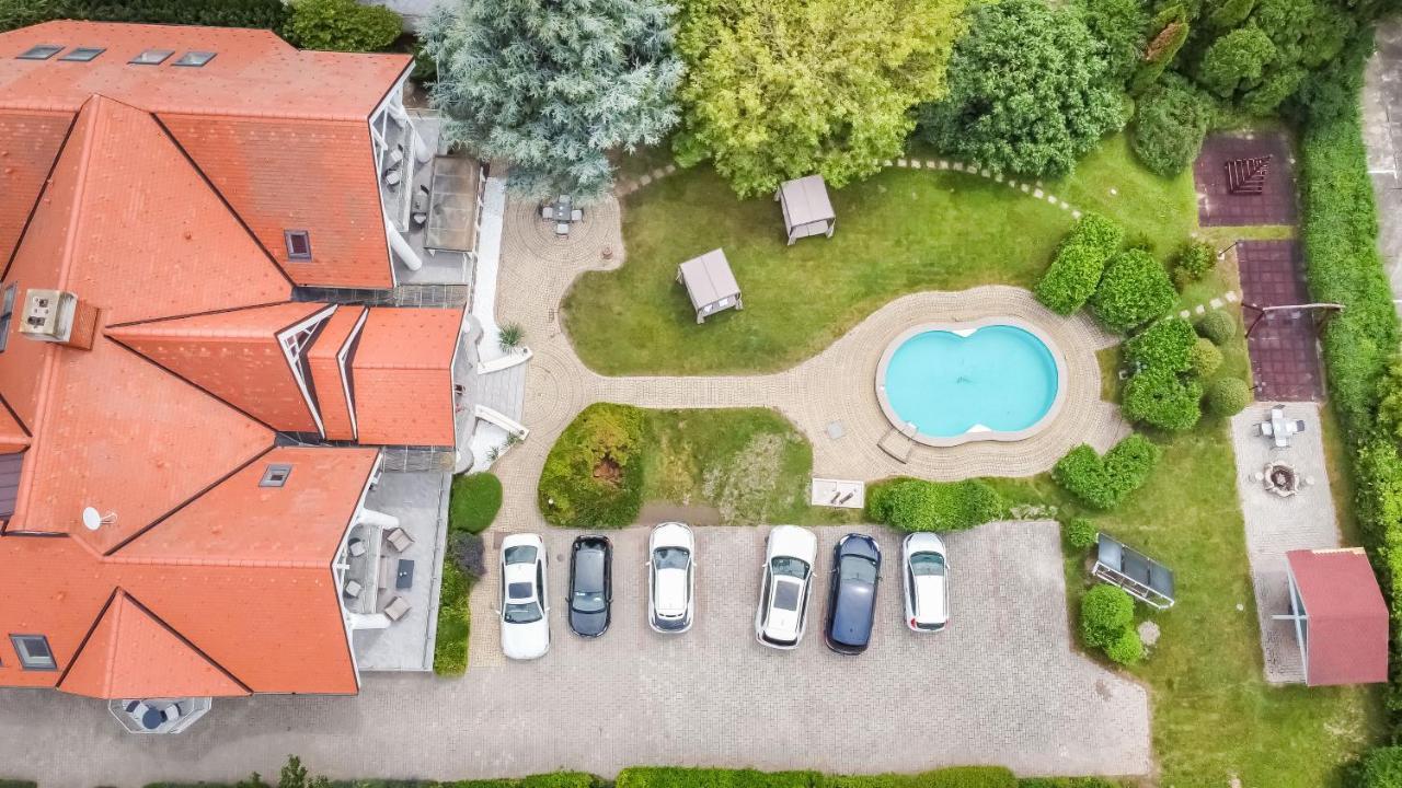 Hotel Clariss Balatonalmádi المظهر الخارجي الصورة